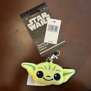 ✨ Star Wars Yoda Keychain - Plush, NWT, Disney Parks Exclusive ✨